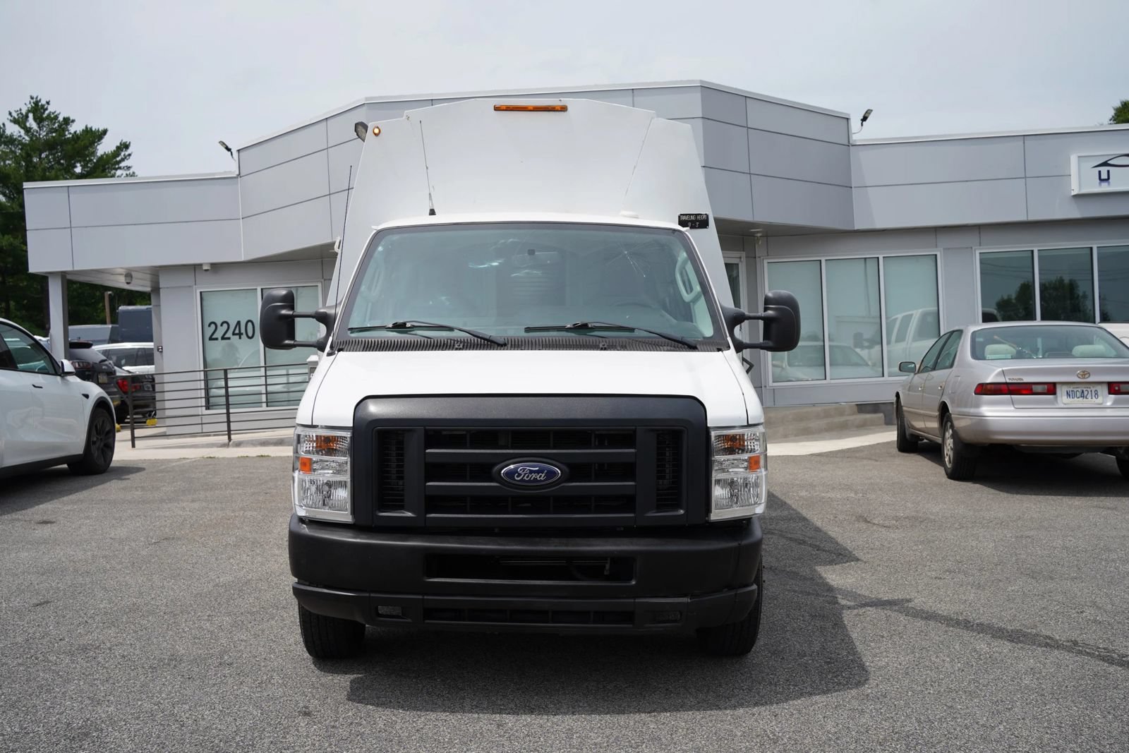 Used 2018 Ford E-450 and Econoline 450 Super Duty RWD image 9