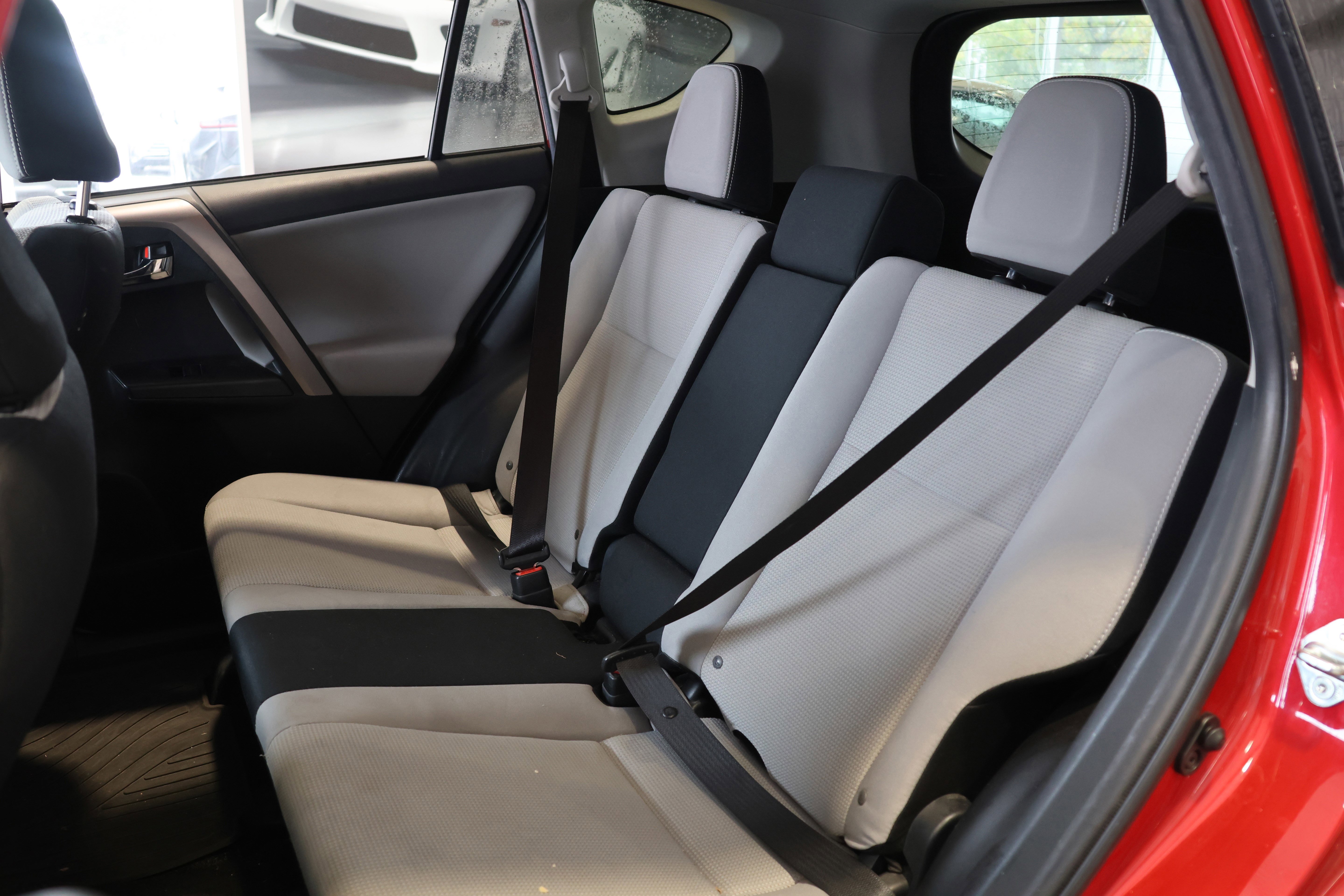 Used 2016 Toyota RAV4 XLE image 32