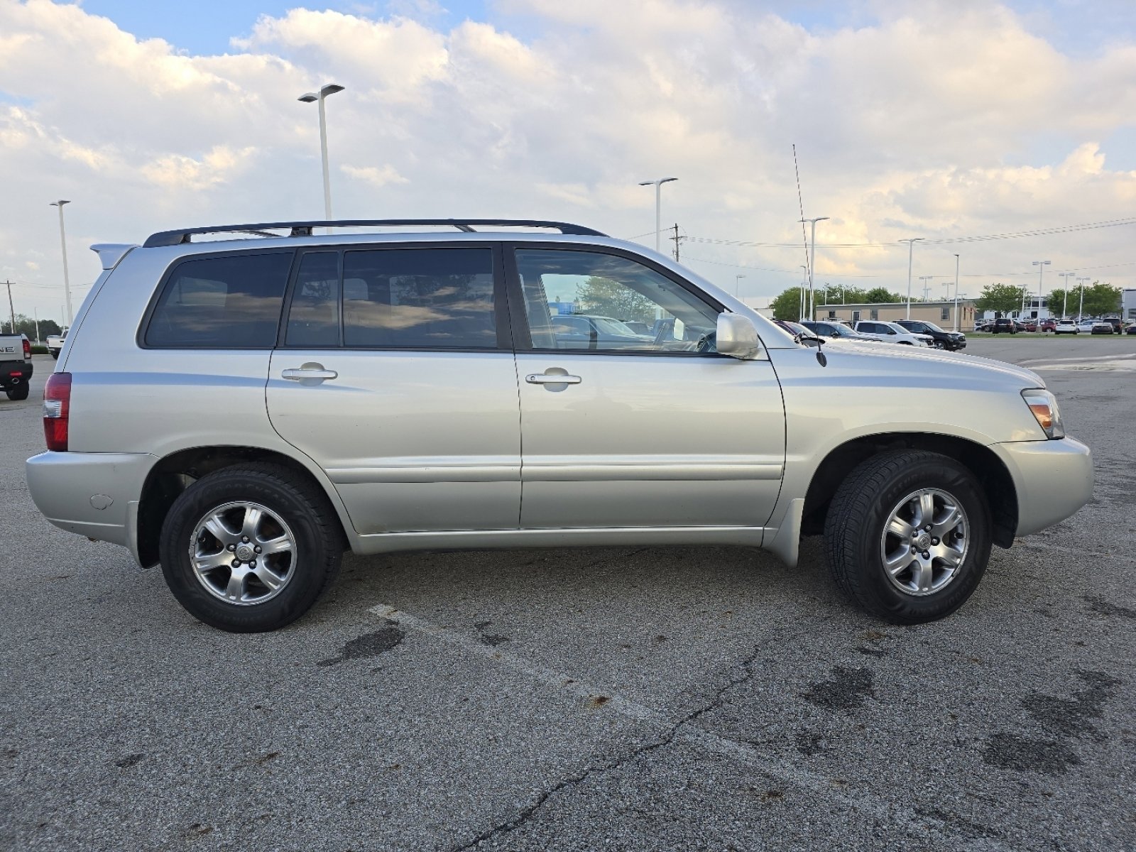 Used 2005 Toyota Highlander 2WD V6 w/ 3rd Row image 14