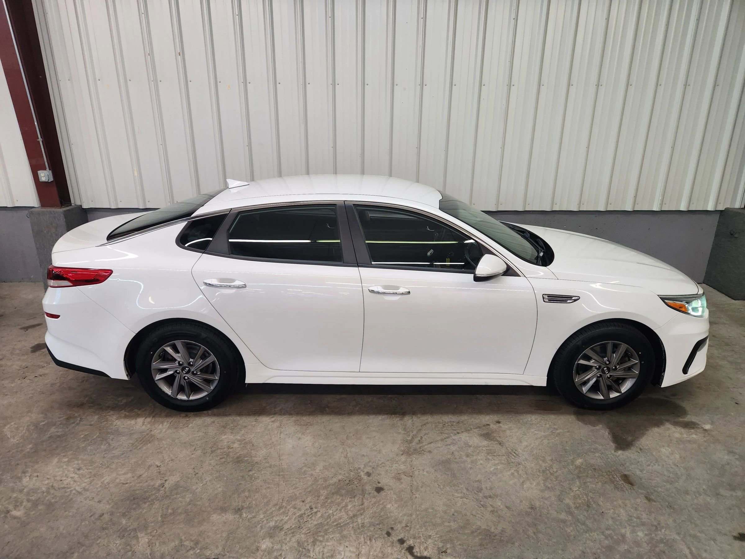 Used 2020 Kia Optima LX image 4