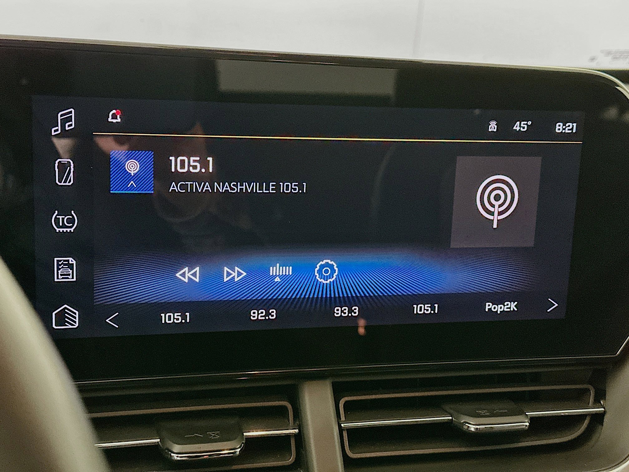 Used 2025 Chevrolet Trax LT w/ LT Convenience Package image 19