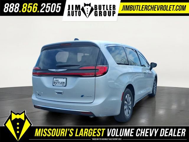 Used 2024 Chrysler Pacifica Select image 28