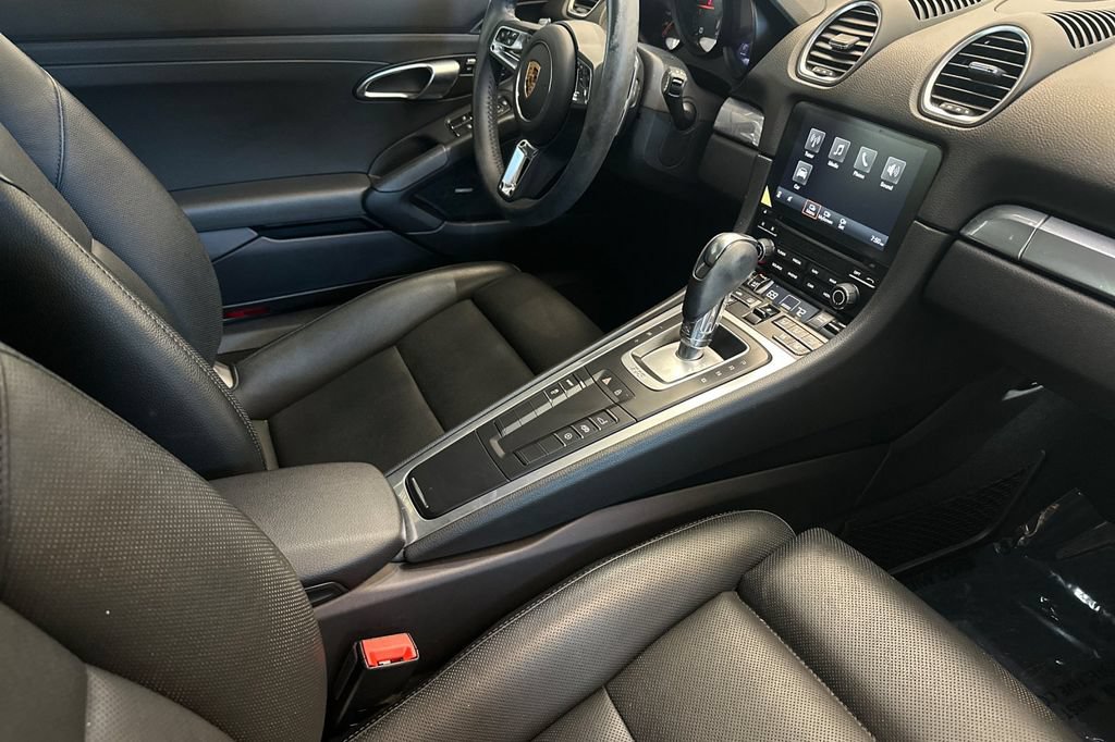 Used 2022 Porsche 718 Cayman RWD image 13