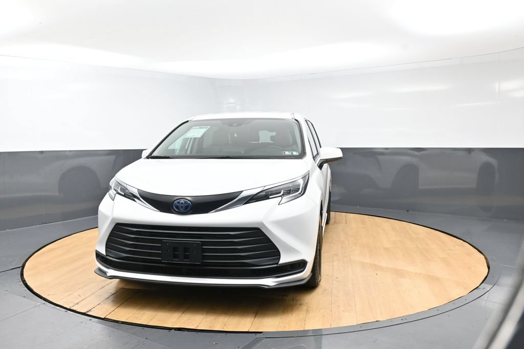 Used 2021 Toyota Sienna LE FWD image 5