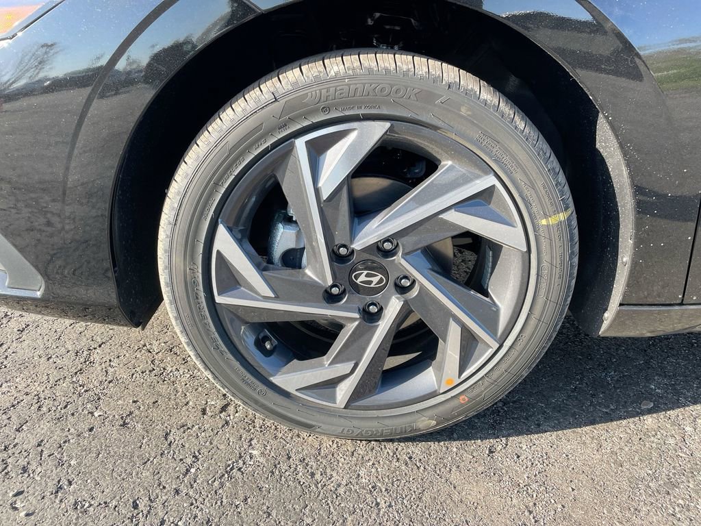 Used 2025 Hyundai Elantra SEL image 36