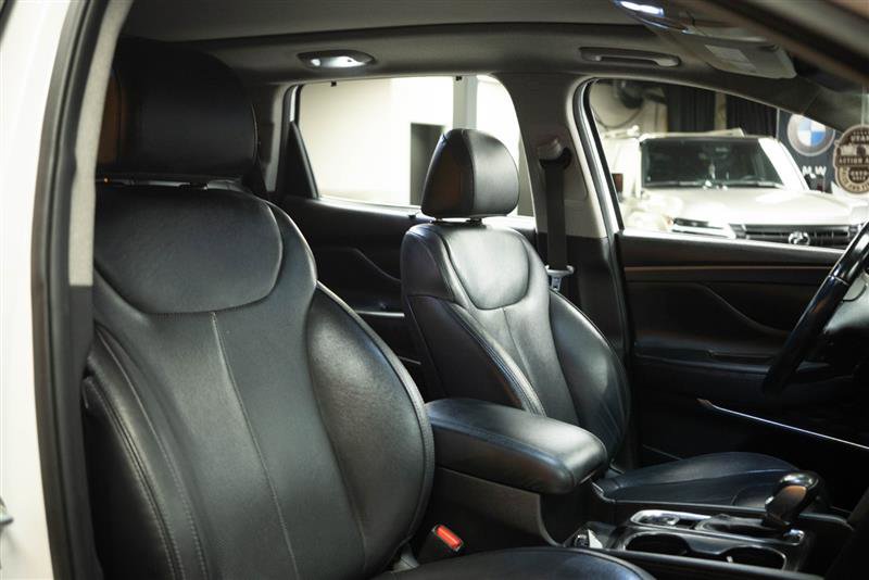 Used 2020 Hyundai Santa Fe SEL w/ Convenience + Premium Package AWD/4WD image 16