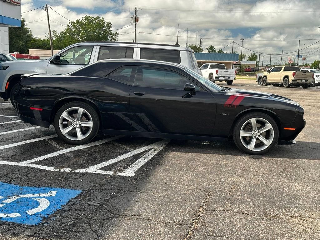 Used 2017 Dodge Challenger R/T RWD image 4