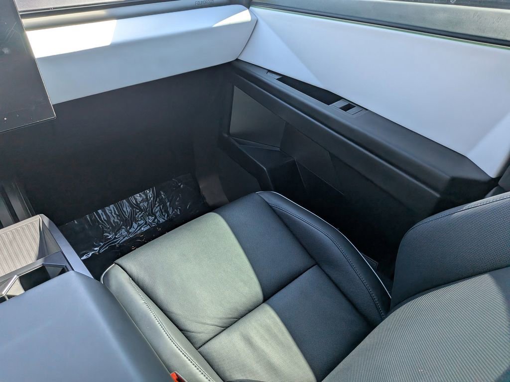 Used 2024 Tesla Cybertruck AWD Crew Cab image 17