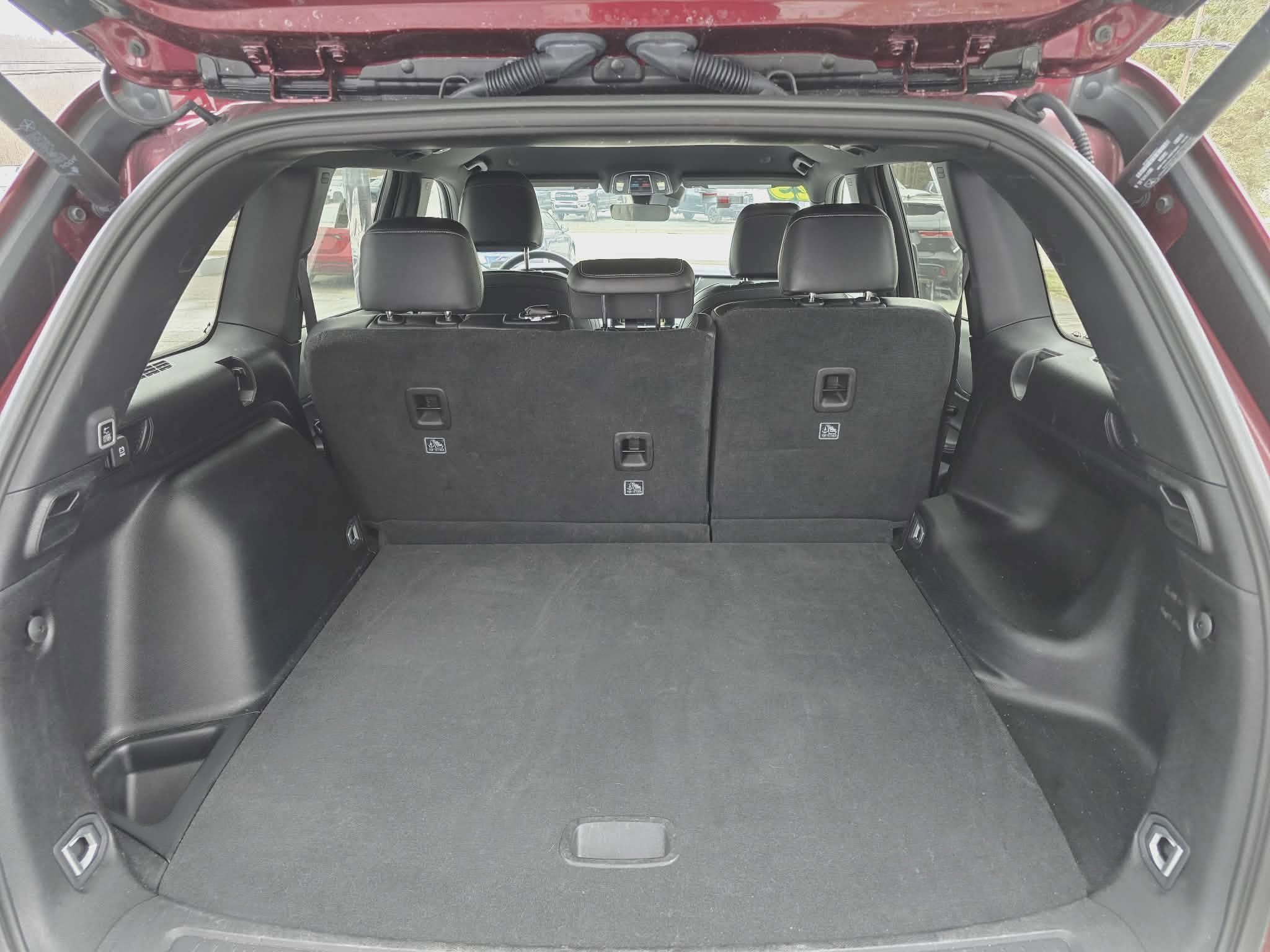 Used 2025 Jeep Grand Cherokee Altitude video 5