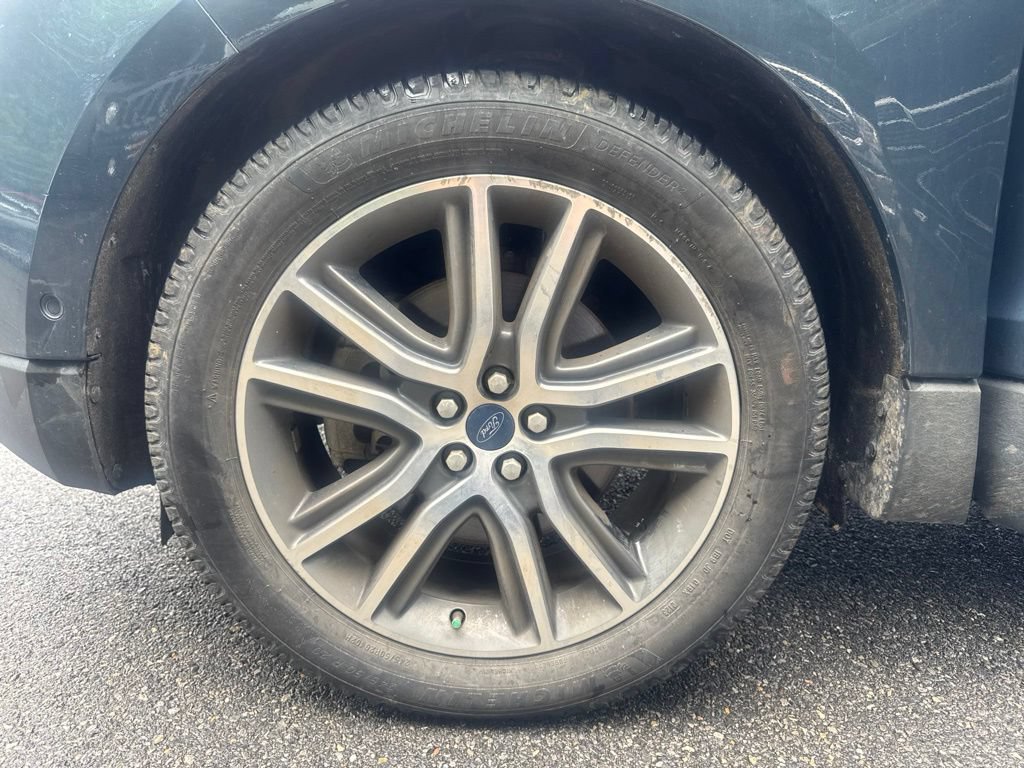 Used 2019 Ford Edge Titanium w/ Equipment Group 301A AWD/4WD image 22