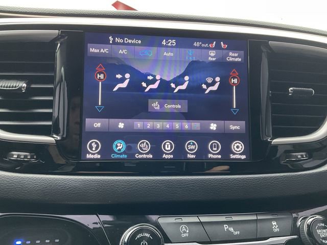 Used 2018 Chrysler Pacifica Touring-L image 15