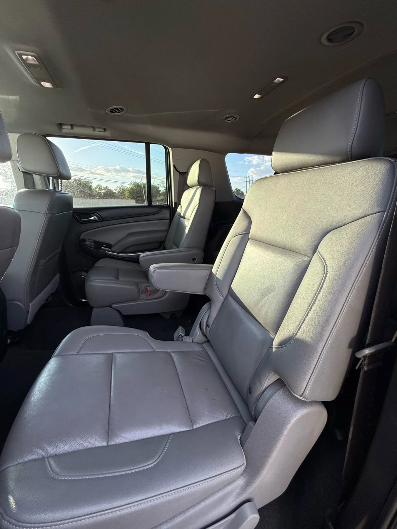 Used 2019 Chevrolet Suburban LT image 12