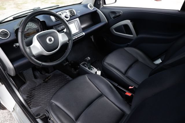 Used 2015 smart fortwo passion RWD image 6