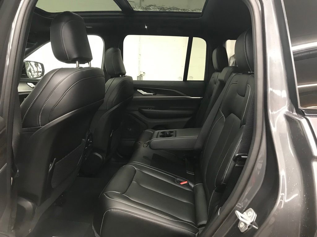 New 2025 Jeep Grand Cherokee Limited image 35