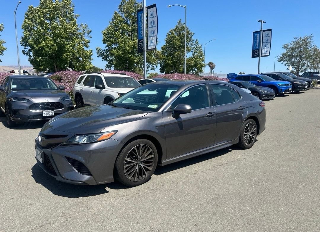 Used 2018 Toyota Camry SE FWD image 5