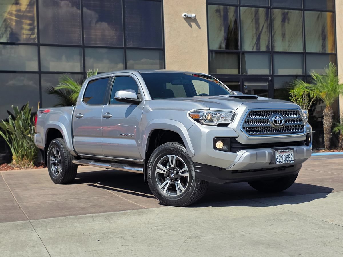Used 2017 Toyota Tacoma TRD Sport w/ Tow Package (A/T) AWD/4WD image 3