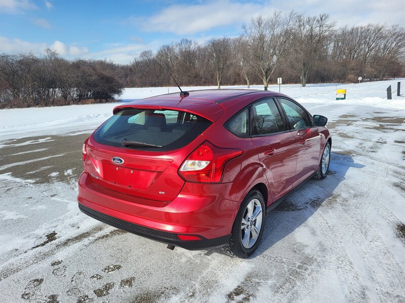 Used 2012 Ford Focus SE w/ SE Sport Pkg image 7
