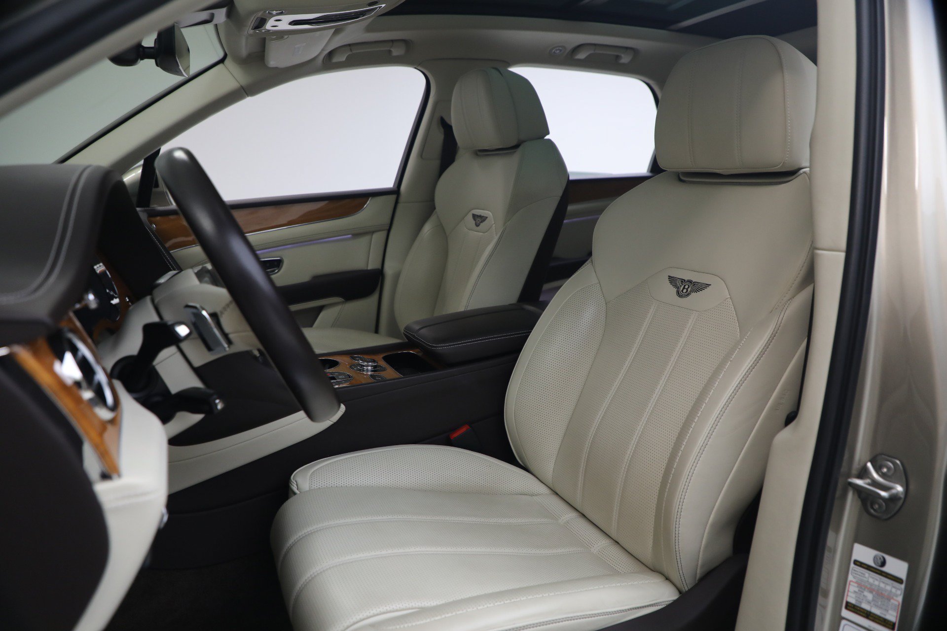 Certified 2021 Bentley Bentayga AWD/4WD image 20