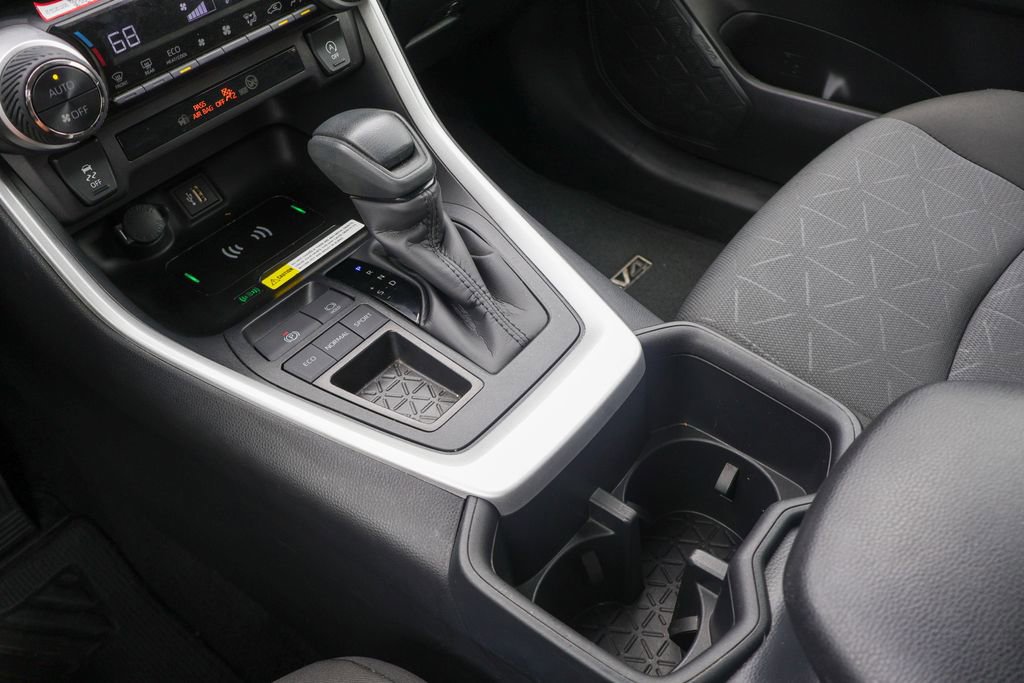 Used 2025 Toyota RAV4 XLE image 16
