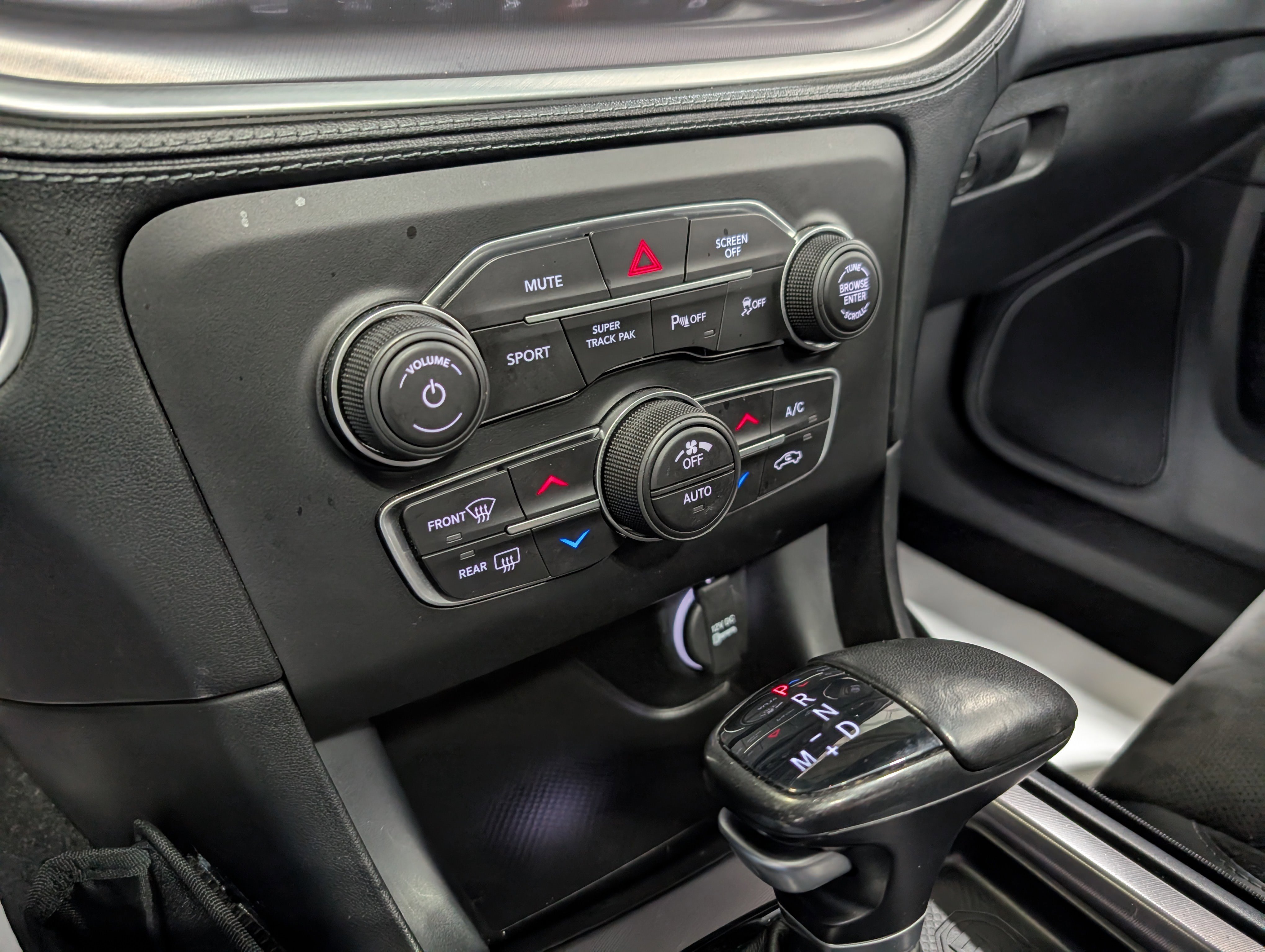 Used 2020 Dodge Charger R/T w/ Plus Group image 25