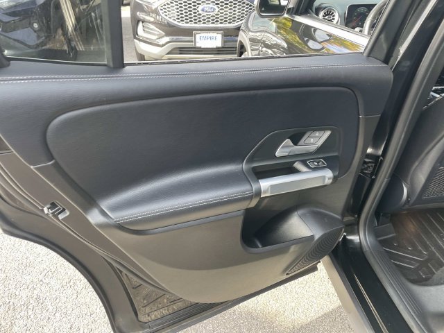 Used 2020 Mercedes-Benz GLB 250 4MATIC w/ Premium Package image 19