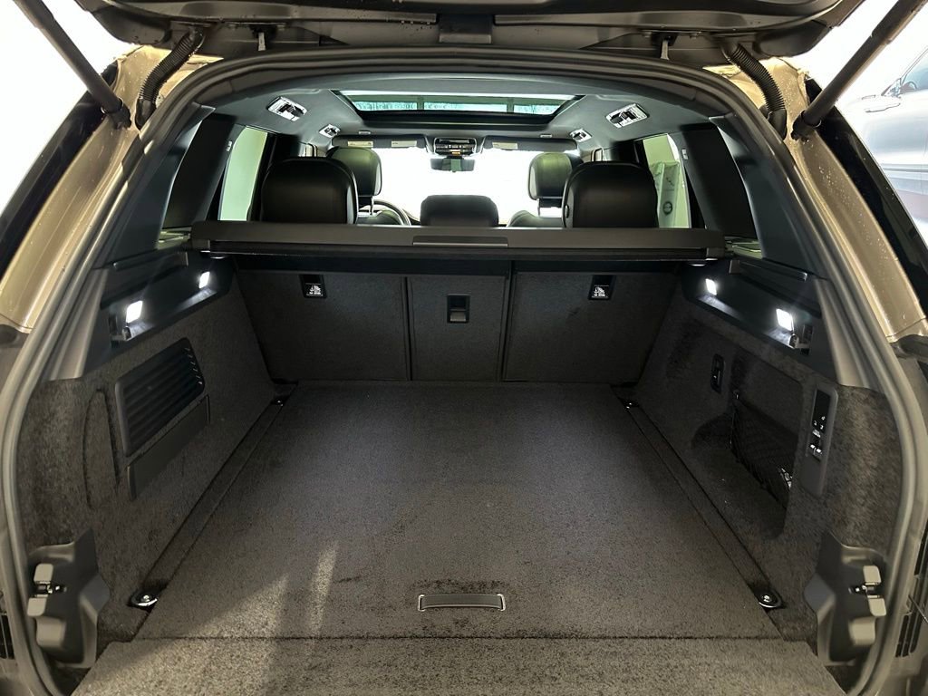 New 2025 Land Rover Range Rover SE AWD/4WD image 13