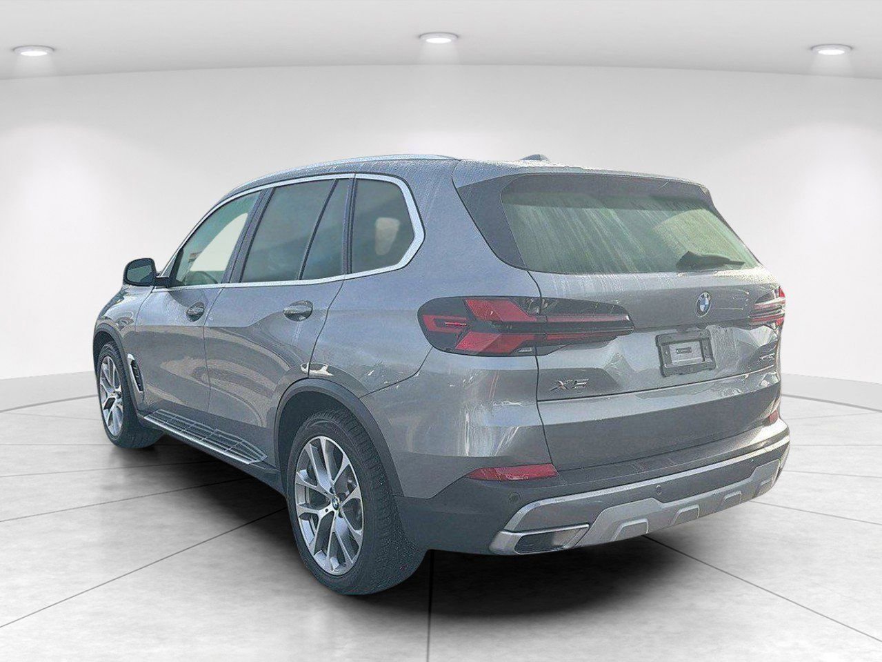 Certified 2024 BMW X5 xDrive40i w/ Premium Package AWD/4WD image 6