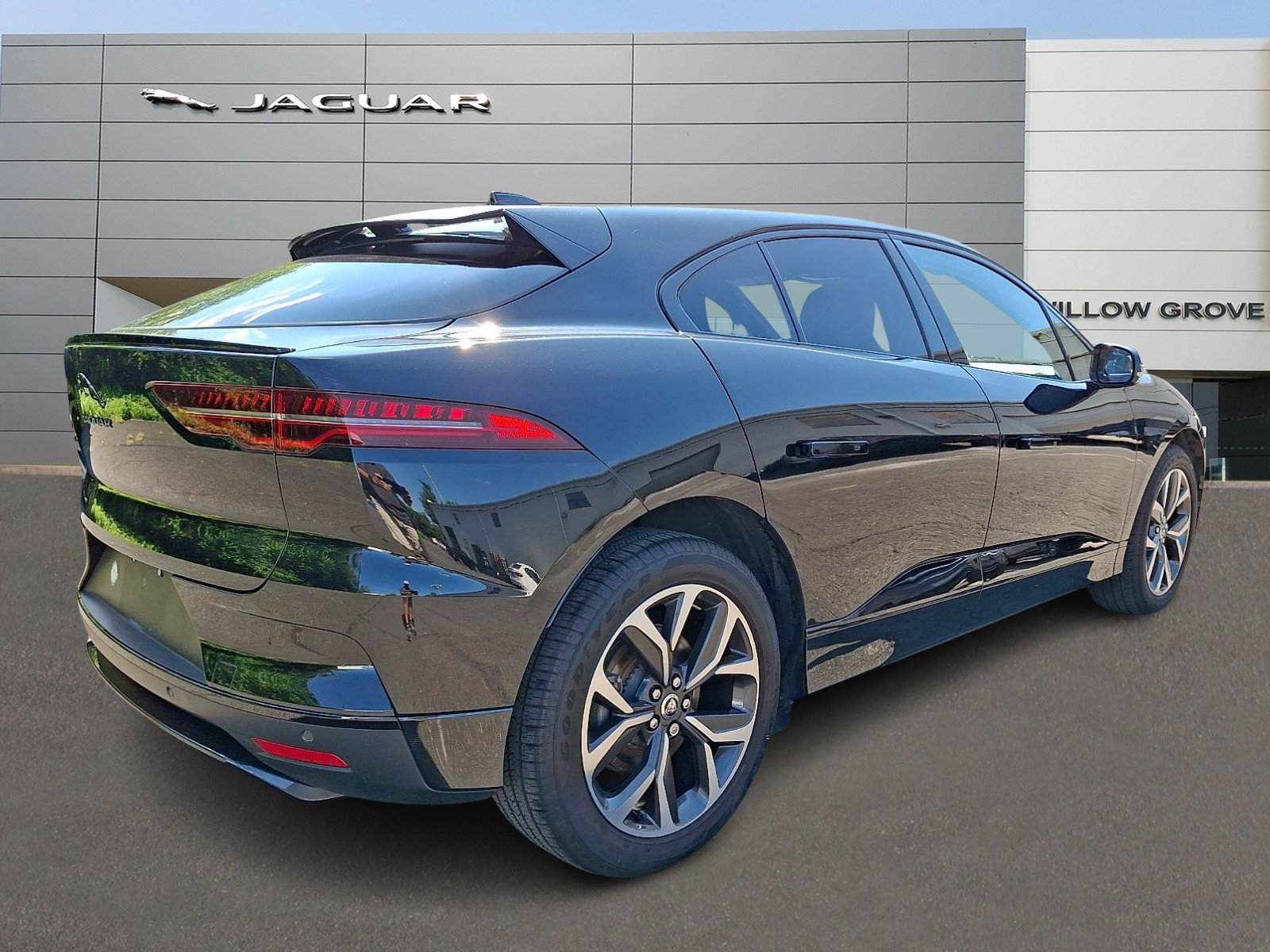 Used 2024 Jaguar I-PACE R-Dynamic HSE AWD/4WD image 2