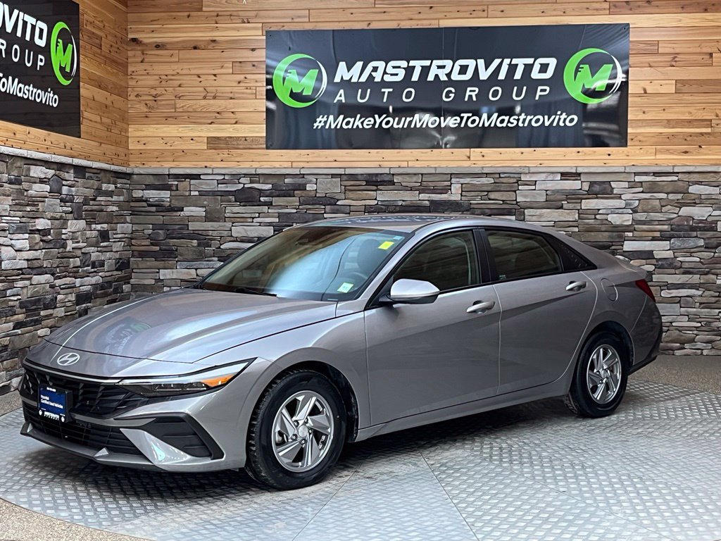 Certified 2024 Hyundai Elantra SE FWD image 6