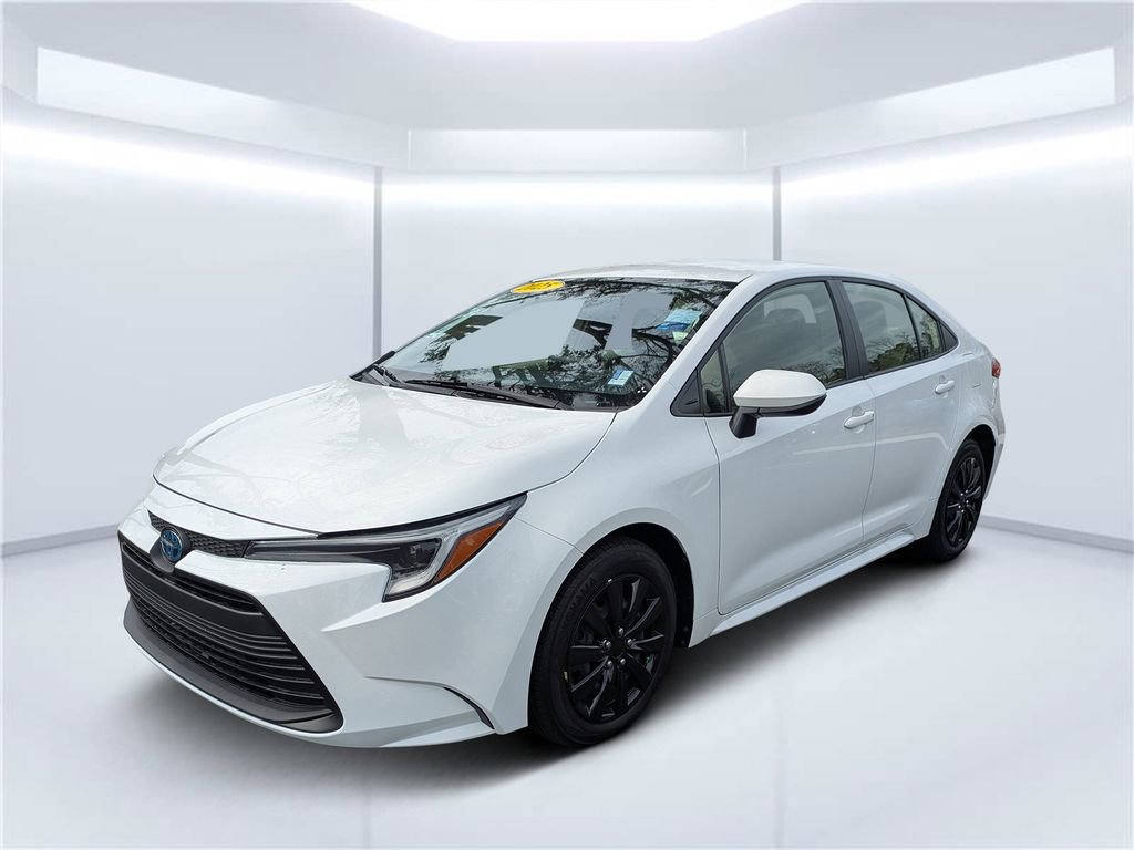 Used 2025 Toyota Corolla LE image 7