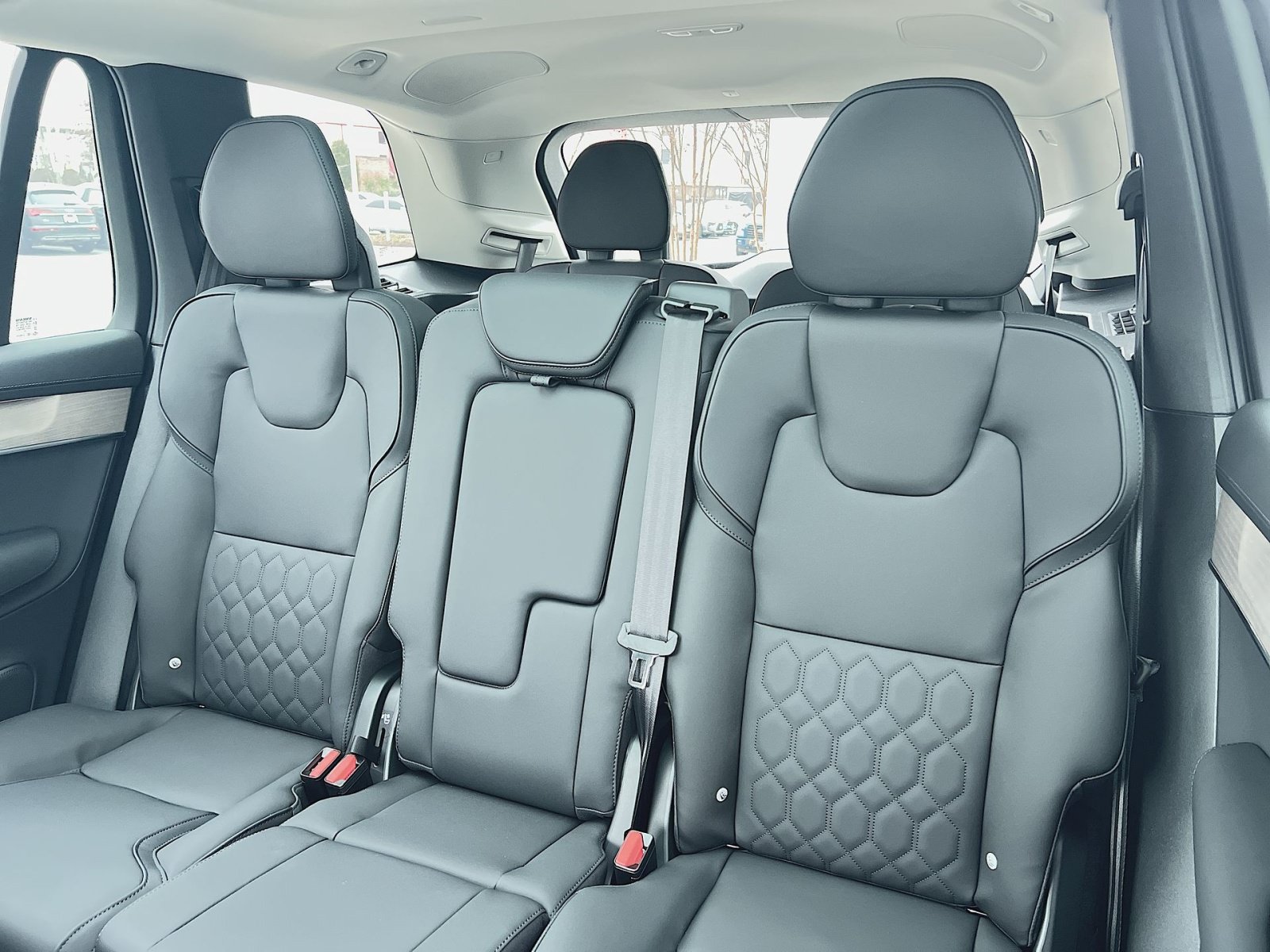 New 2026 Volvo XC90 B6 Plus w/ Protection Package Premier AWD/4WD image 33