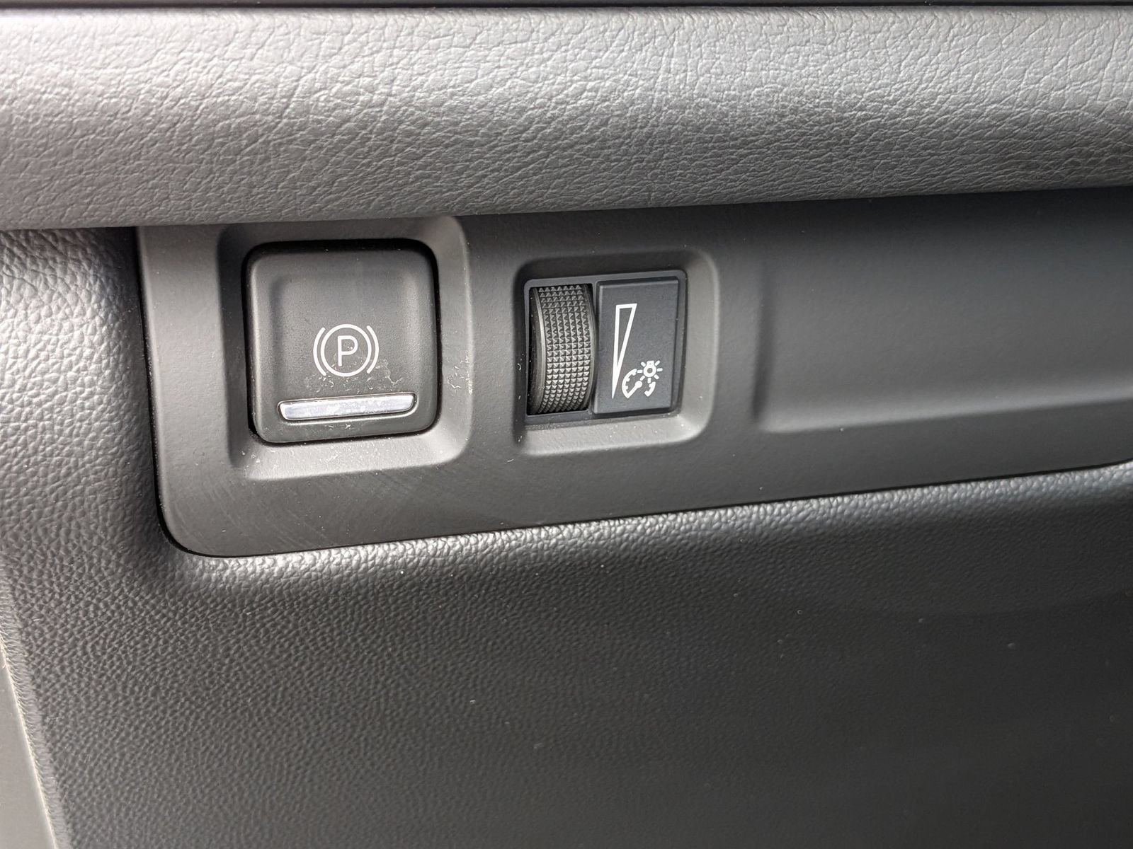 Used 2024 Cadillac XT4 Sport w/ Cold Weather Package FWD image 17