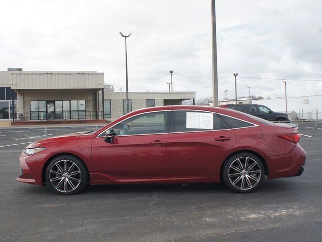 Used 2019 Toyota Avalon XSE image 13