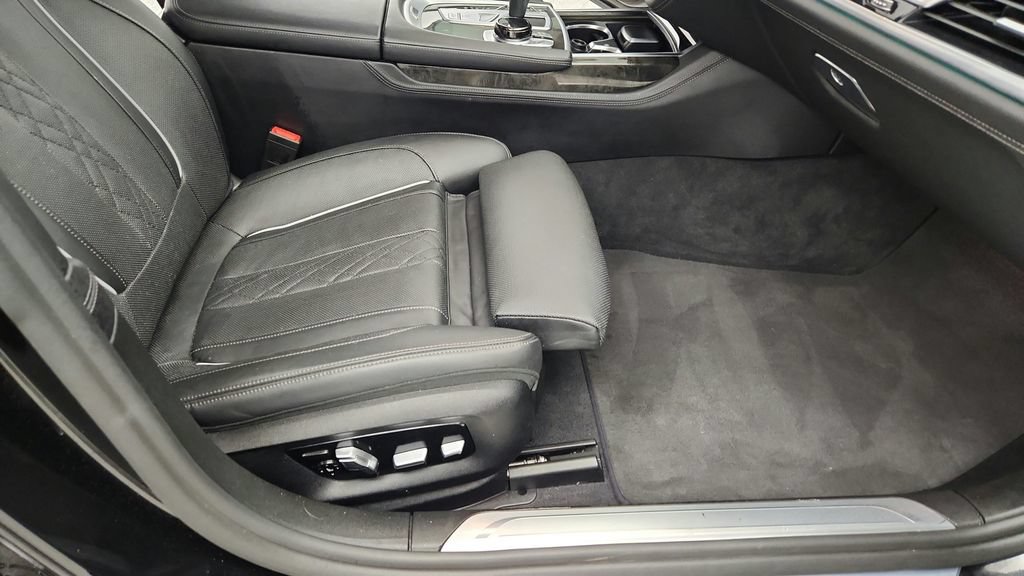 Used 2018 BMW 750i xDrive AWD/4WD image 45