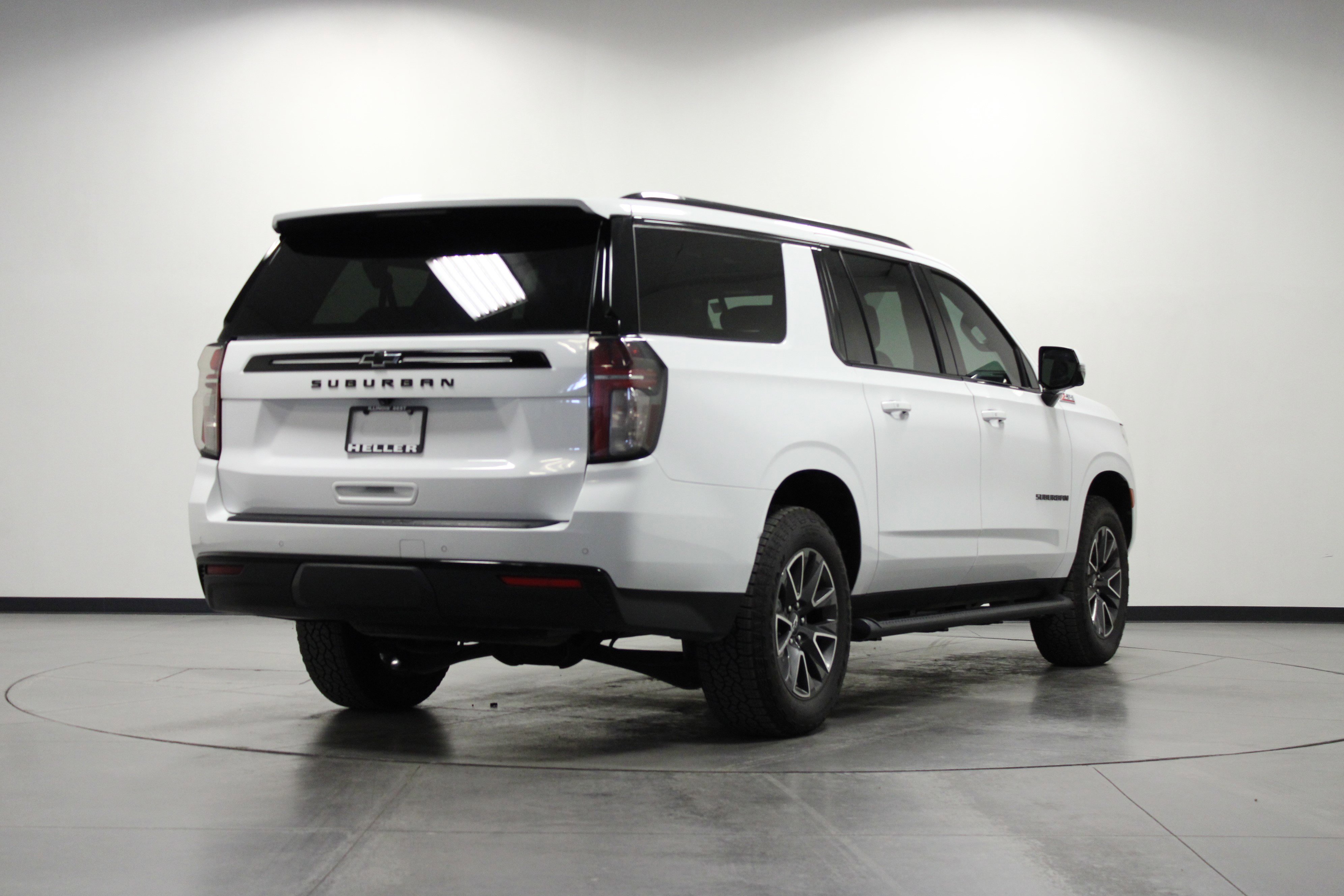 Used 2023 Chevrolet Suburban Z71 w/ Luxury Package image 4