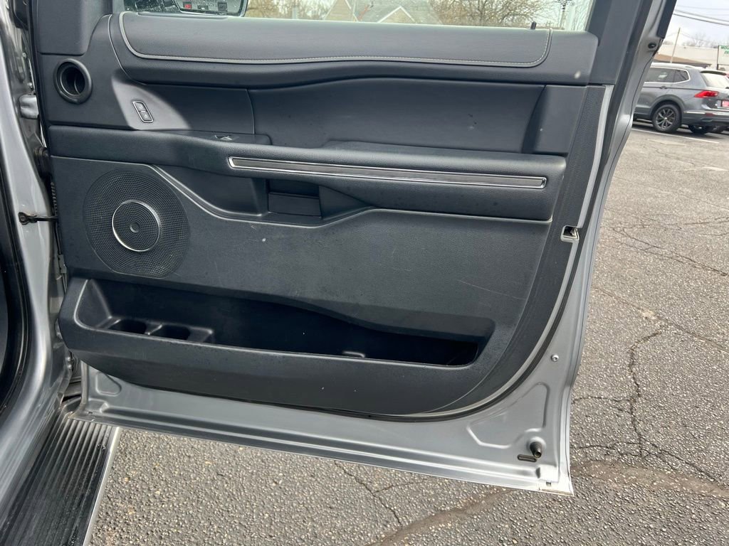 Used 2023 Ford Expedition Max XLT image 32