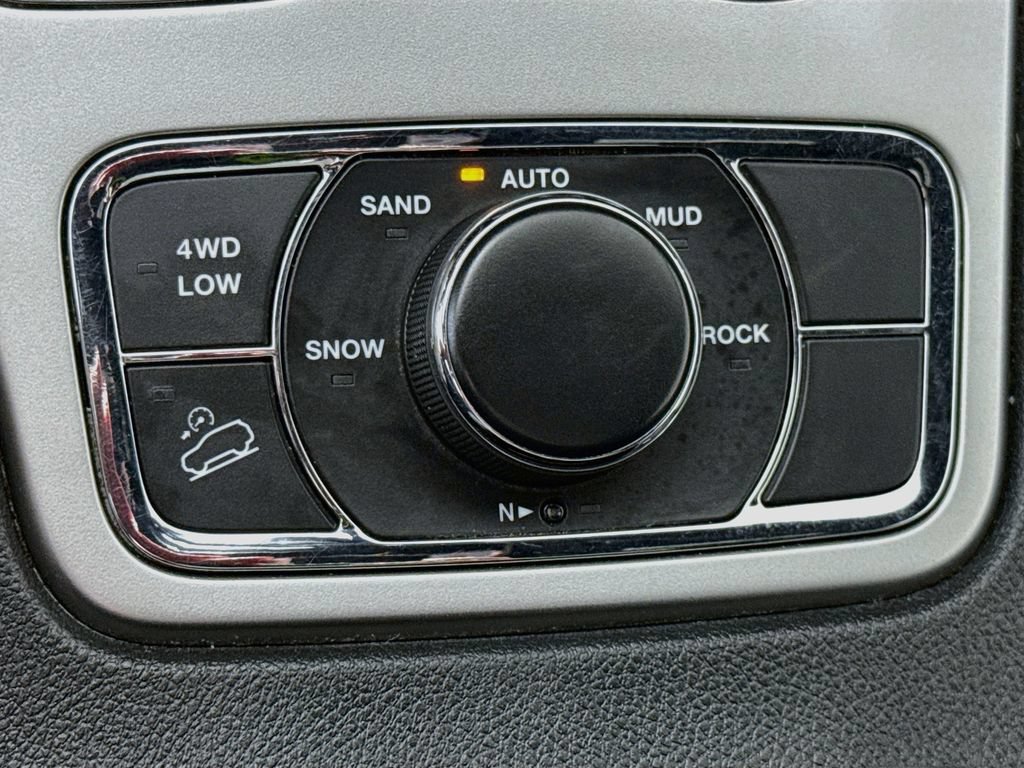 Used 2019 Jeep Grand Cherokee Limited AWD/4WD image 14