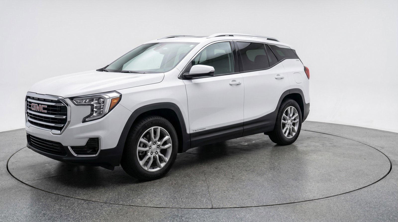 Used 2024 GMC Terrain SLT AWD/4WD image 3