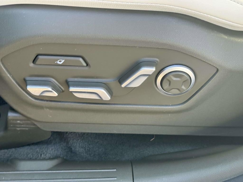 Used 2025 Hyundai Santa Fe Calligraphy image 17