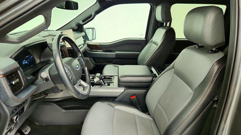 Used 2023 Ford F150 Lightning Lariat image 17