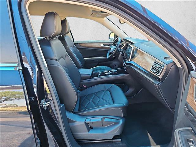 Used 2025 Volkswagen Atlas SE FWD image 21