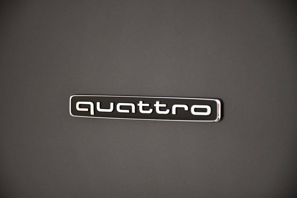 Used 2025 Audi Q5 Premium w/ Convenience Package image 10