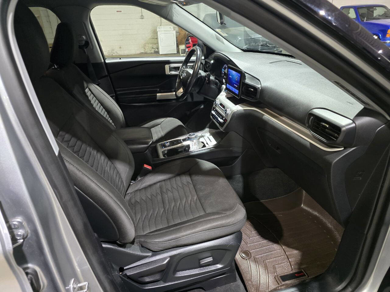 Used 2020 Ford Explorer XLT w/ Comfort Package image 36