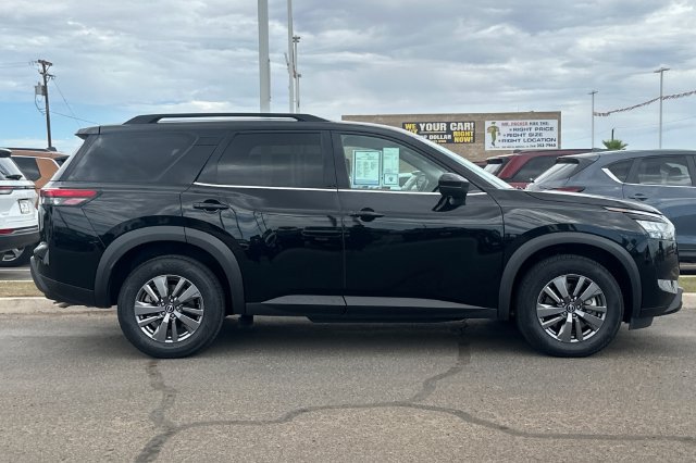 Used 2025 Nissan Pathfinder SV AWD/4WD image 2