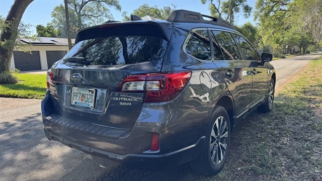 Used 2017 Subaru Outback 3.6R Limited image 4