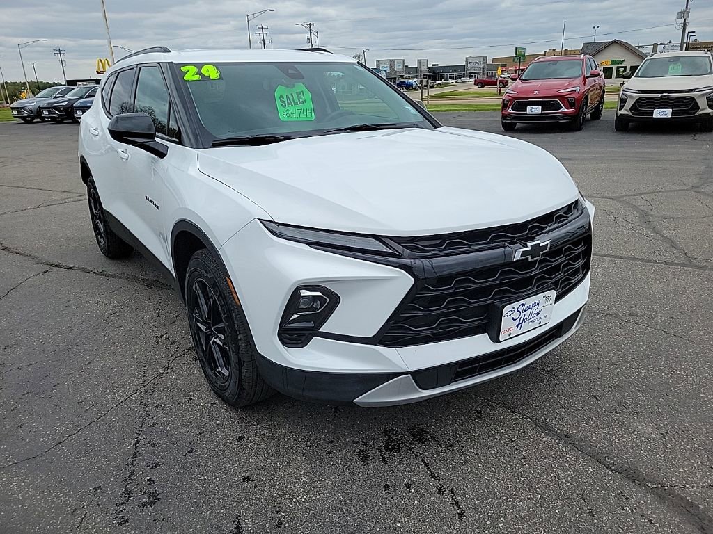 Used 2024 Chevrolet Blazer LT w/ Convenience Package AWD/4WD image 3