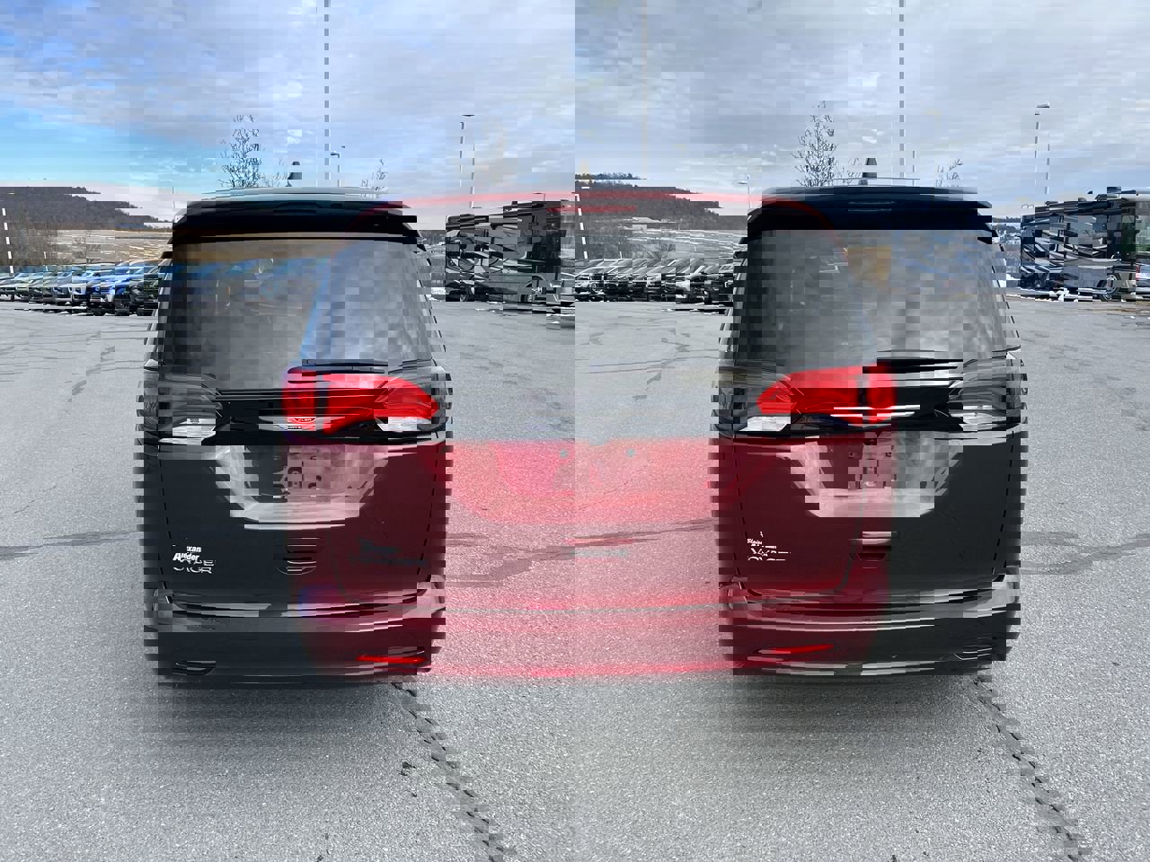 Used 2023 Chrysler Voyager LX image 6