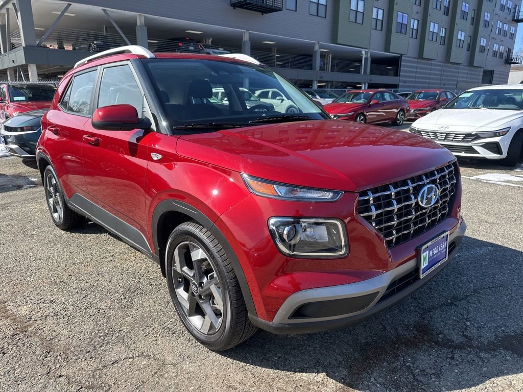 Certified 2025 Hyundai Venue SEL image 7