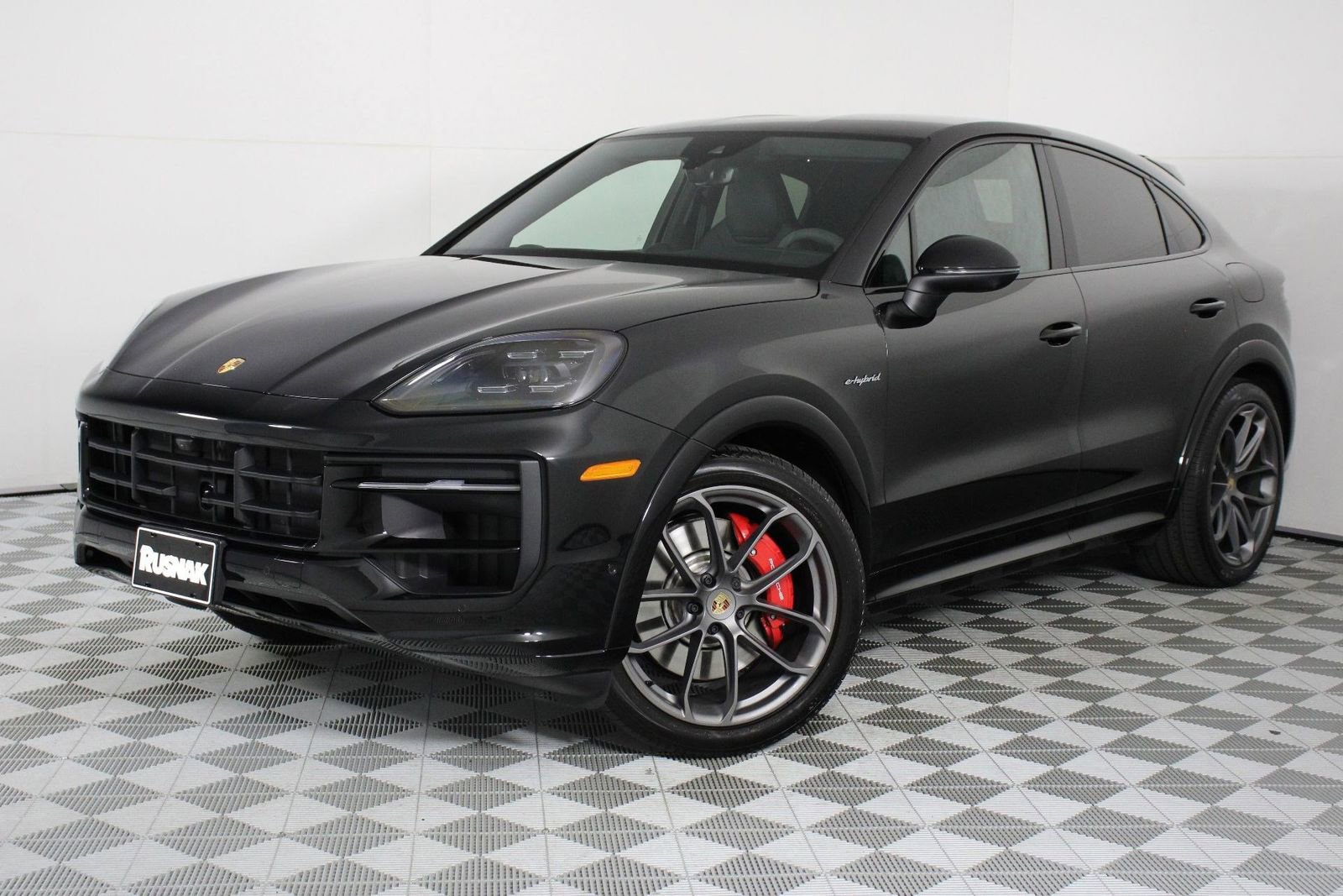 Certified 2025 Porsche Cayenne S image 1