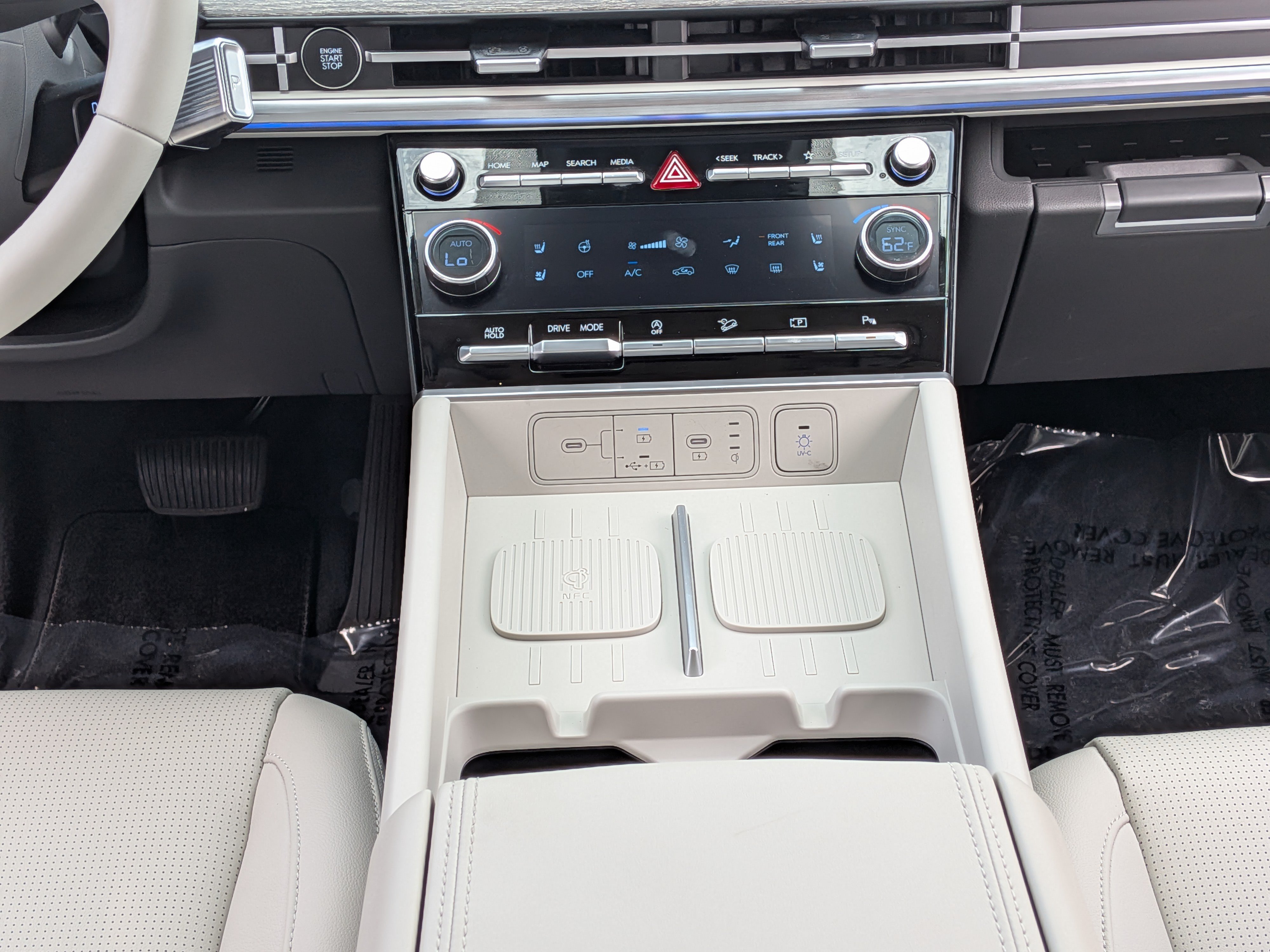 Used 2025 Hyundai Santa Fe Limited FWD image 21
